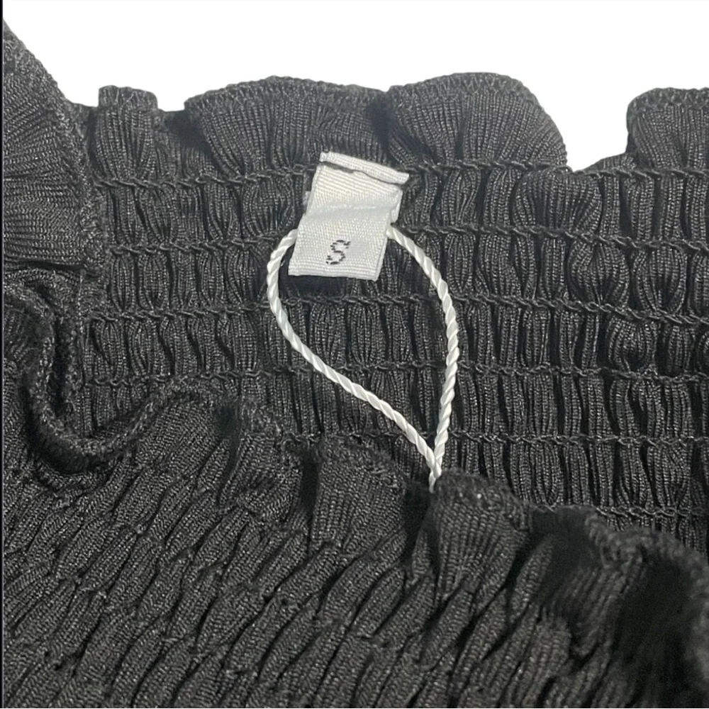 Black Sleeveless Romper - Picture 5 of 11